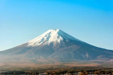 Gunung Fuji Penuh Sampah,...