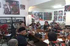 Tolak Pemakzulan Jokowi,...