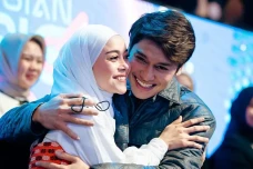 Pamer Foto Bareng Rizky...