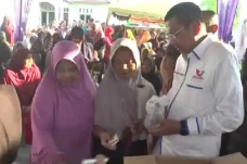 Warga Serbu Bazar Murah...
