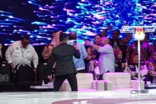 Momen Anak Prabowo Selfie...