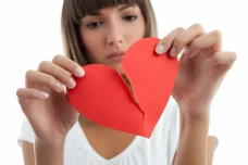7 Tahapan Putus Cinta...