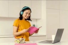 5 Website AI yang Mempermudah...