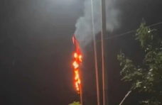 Bakar Bendera PDIP,...