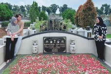 Cut Meyriska Ikut Roger...