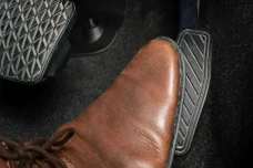 Mengenal Sepatu Mengemudi,...
