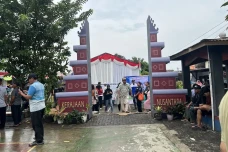 TPS Unik di Depok, Usung...