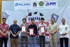 Bantu Orang Tua Siswa,...