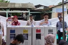 Jadi Caleg, Venna Melinda...