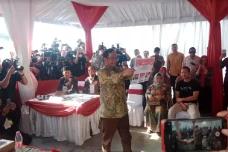 Pasangan Ganjar-Mahfud...