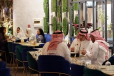 Gaji di Arab Saudi Naik...