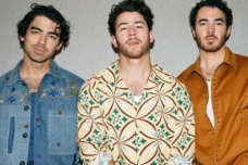 Jonas Brothers Bakal...