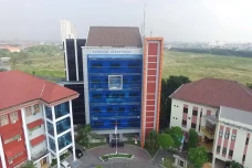UM Surabaya Luncurkan...