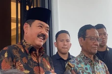 Kunjungi Mahfud MD,...