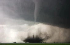 Angin Tornado Muncul...