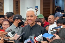 Ganjar Pranowo Dicurhati...