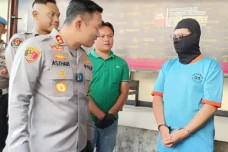 Hubungan Seks Sesama...