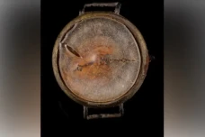 Jam Tangan Saksi Bisu...