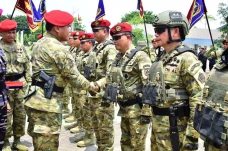 8 Pati TNI AL Terima...