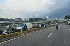 Unjuk Rasa di Gedung...