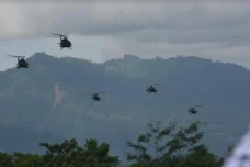 8 Helikopter Tempur...