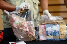 Polisi Bongkar Aliran...