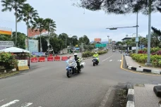 Siang Ini, Jalur Puncak...