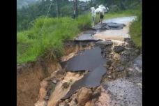 Jalan Utama Menuju Kasepuhan...