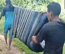 Kisah Haru Warga Pedalaman...