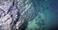 Pulau Kuno Penuh dengan...
