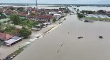6 Tanggul Jebol Jadi...