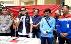Gerebek Gudang BBM Subsidi...