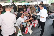 Jokowi Soal Perpanjangan...