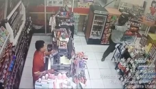 Perampok Bercelurit...