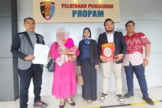 Hamili Teman Wanita,...