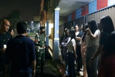 Belasan Wanita Cantik...