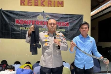 Saling Ejek di Sosmed,...
