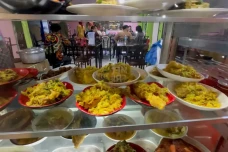 Muslim Filipina: Berbagi...