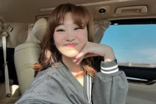 Aksi Livy Renata Buka...