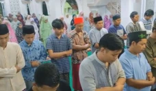 Salat Tarawih Terlama...