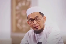 Ustaz Adi Hidayat Tanggapi...