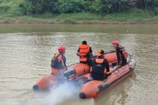 2 Bocah Hanyut di Sungai...