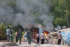 Aparat Gabungan Bakar...