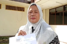 Anggota Polisi Tipu...