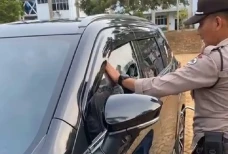 Tak Sadarkan Diri di...