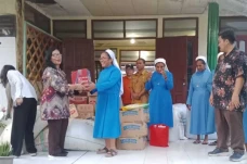 Kementerian Sosial Serahkan...