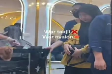Viral! Para Wanita Mengantre...