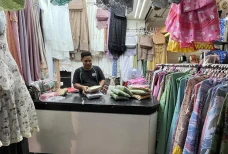 Cerita Pedagang Mukena,...