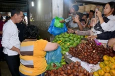 Jokowi Belanja ke Pasar...