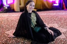 Netizen Bela Ayu Ting...